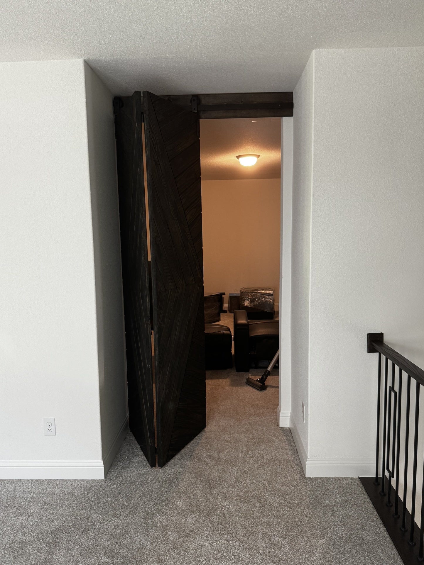 Chevron Design Rustic Barn Door with Iron Rail